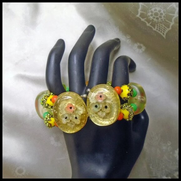 Vintage Lucite Tropical Fruit Salad Beaded Wrap Bracelet Retro Style - Picture 7 of 11